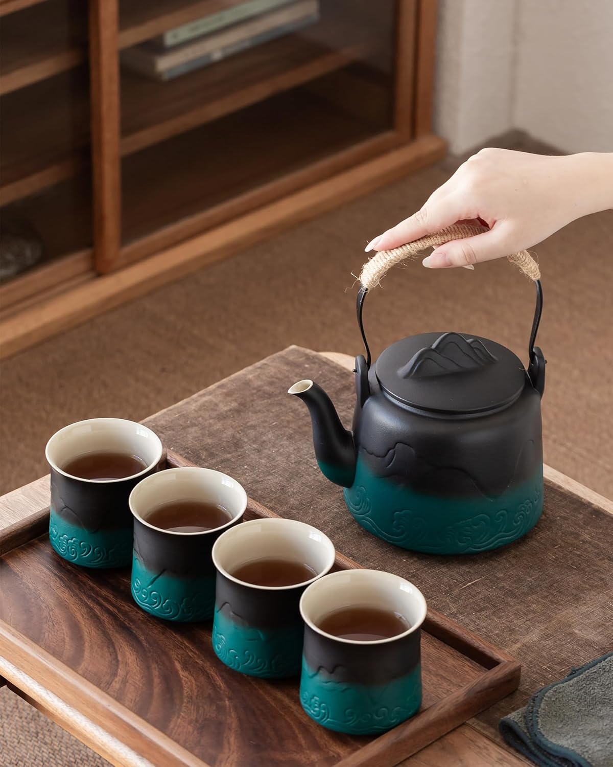 ZENS Vintage Japanese Tea Set, Gradient Embossed Ceramic Japanese Teapot with 4 Teacups, Hemp Rope Handle 33.8 oz Loose Leaf Teapot with Built-in Strainer for Tea Steeper Gifts, Black & Green